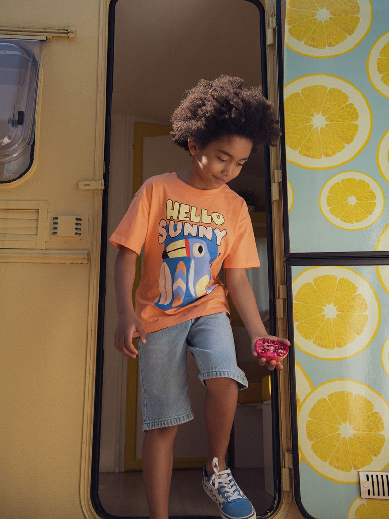T-Shirt laranja com animação de tucano para rapazes