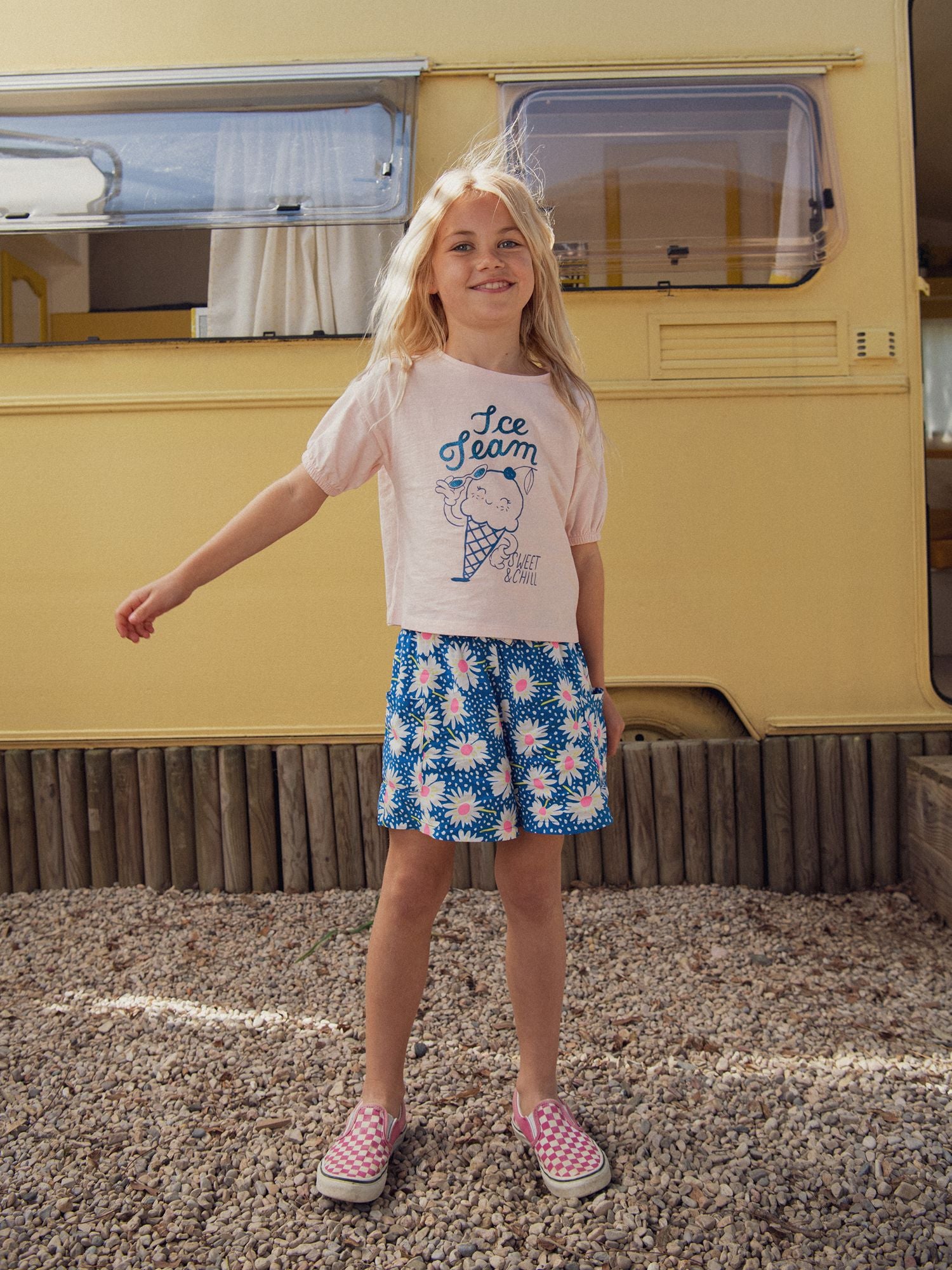 Short bleu à imprimé fleurs pour fille