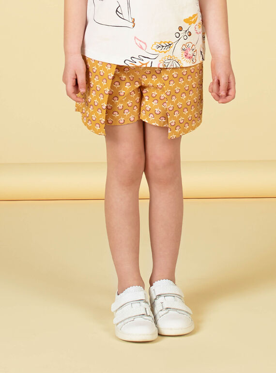 Calções amarelos e rosa com padrões floridos em algodão criança menina LAPOESHORT / 21S901Y1SHO107